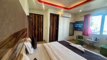 In-room safe, desk, soundproofing, iron/ironing board