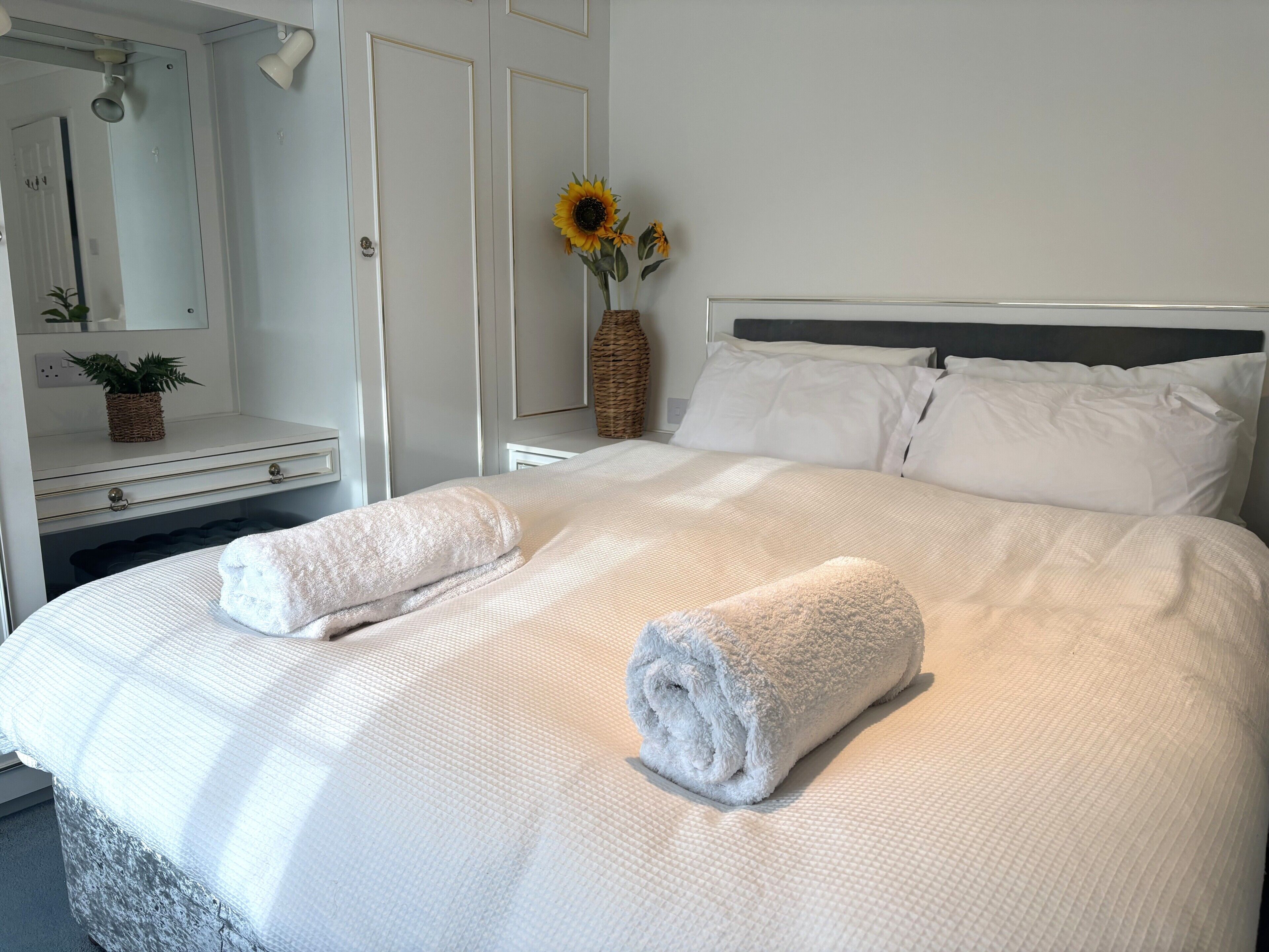 3 bedrooms, desk, iron/ironing board, free WiFi