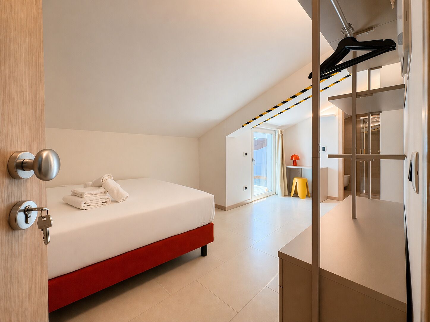 Comfort Double Room | Meja, ruang kerja komputer riba, Wi-fi percuma, akses kerusi roda 