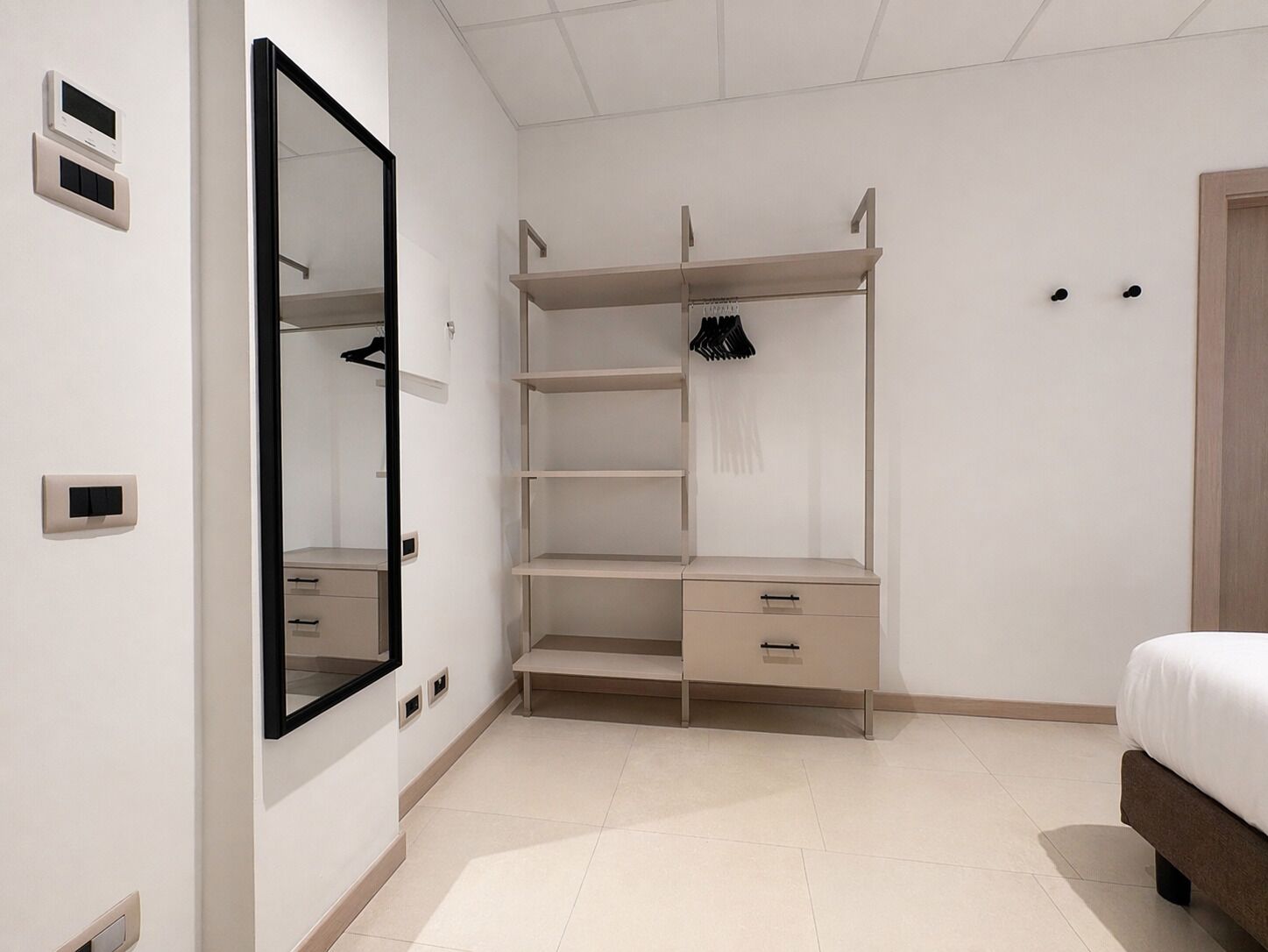 Comfort Double Room | Meja, ruang kerja komputer riba, Wi-fi percuma, akses kerusi roda 