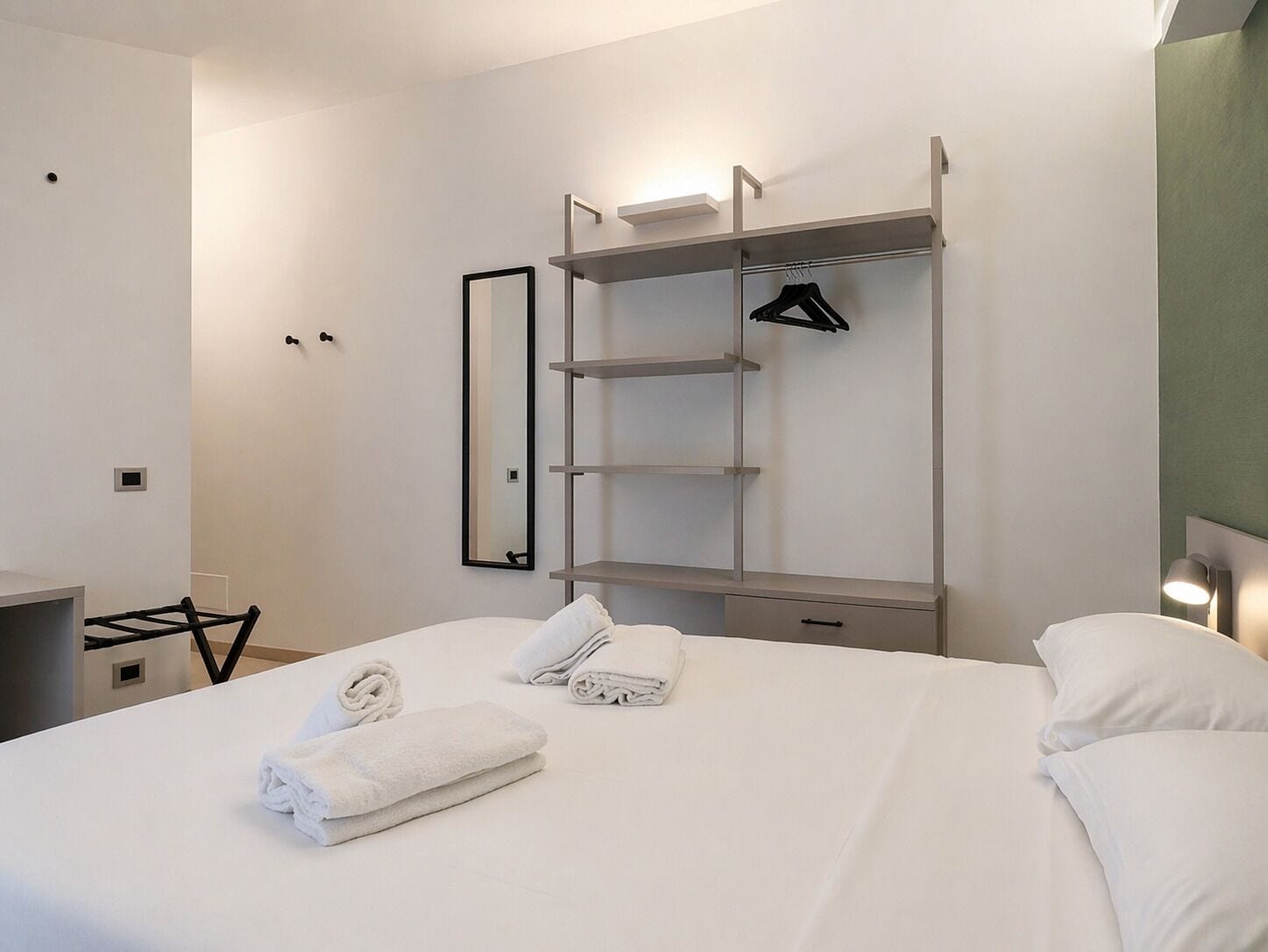 Comfort Double Room | Meja, ruang kerja komputer riba, Wi-fi percuma, akses kerusi roda 
