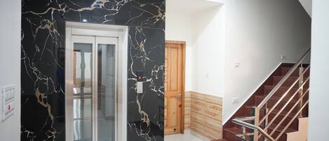 Deluxe Single Room, Hill View | Interior