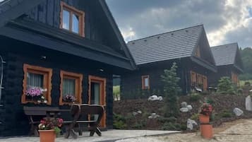 Familie huis, patio, uitzicht op heuvels | Exterieur