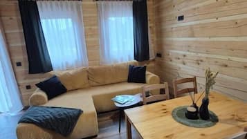 Casa familiar, pati, vistes al turó | Sala d'estar