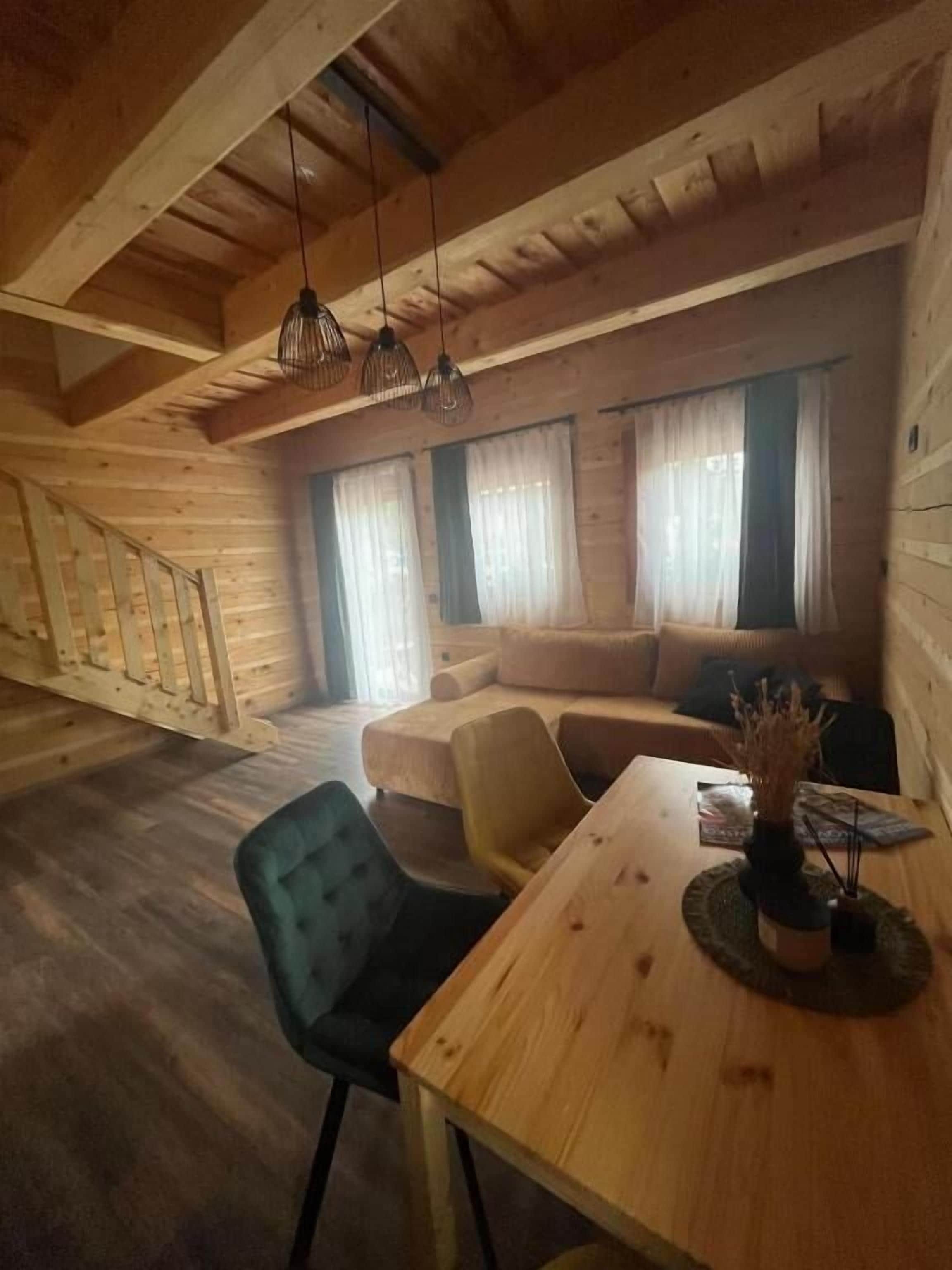 Familiehus, terrasse, utsikt mot høyde | Innvendig