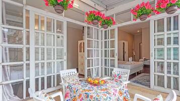 House, 4 Bedrooms, Accessible, Patio | Dining room