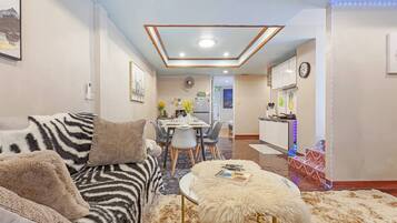 House, 4 Bedrooms, Accessible, Patio | Interior