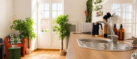 Coffee/tea maker, fridge, microwave, electric kettle