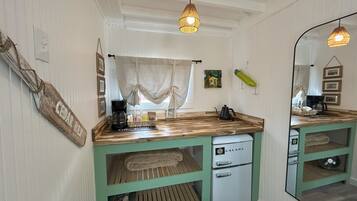 Basic Cabin, 1 Queen Bed, Non Smoking | Private kitchen