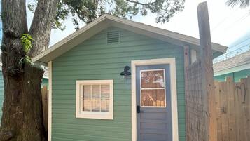 Basic Cabin, 1 Queen Bed, Private Bathroom | Exterior detail