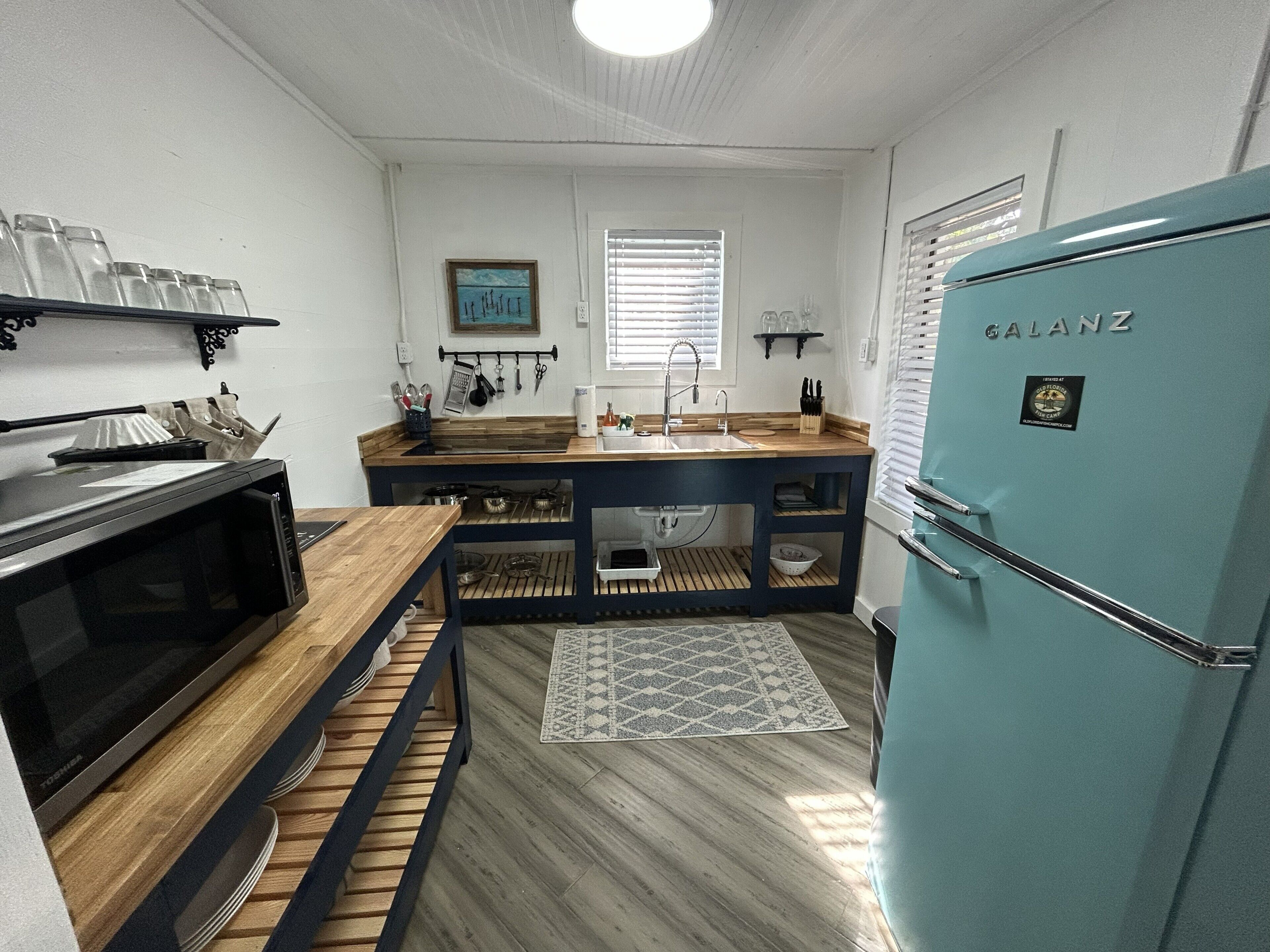 Cabin, 1 Queen Bed with Sofa bed, Non Smoking, Kitchenette | Private kitchen
