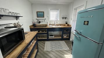 Cabin, 1 Queen Bed with Sofa bed, Non Smoking, Kitchenette | Private kitchen