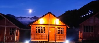 Cozy cabin in Oxapampa, surrounded by nature and outdoor adventures.