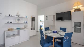 Apartment, Balcony, Garden View | Living area