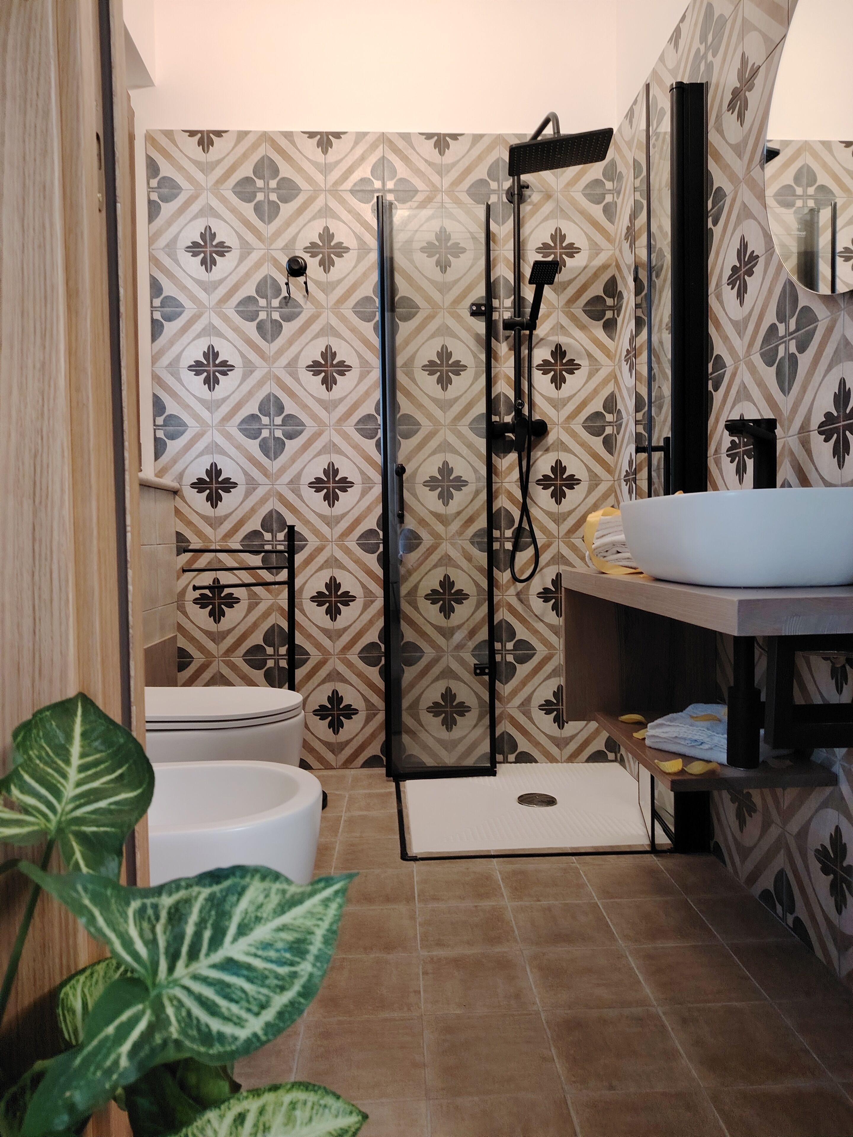 Douche, articles de toilette gratuits, sèche-cheveux
