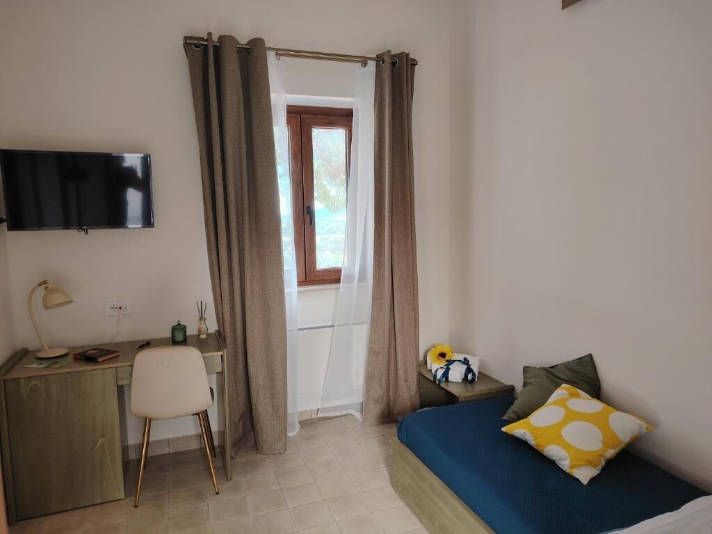 Single Room, Garden View