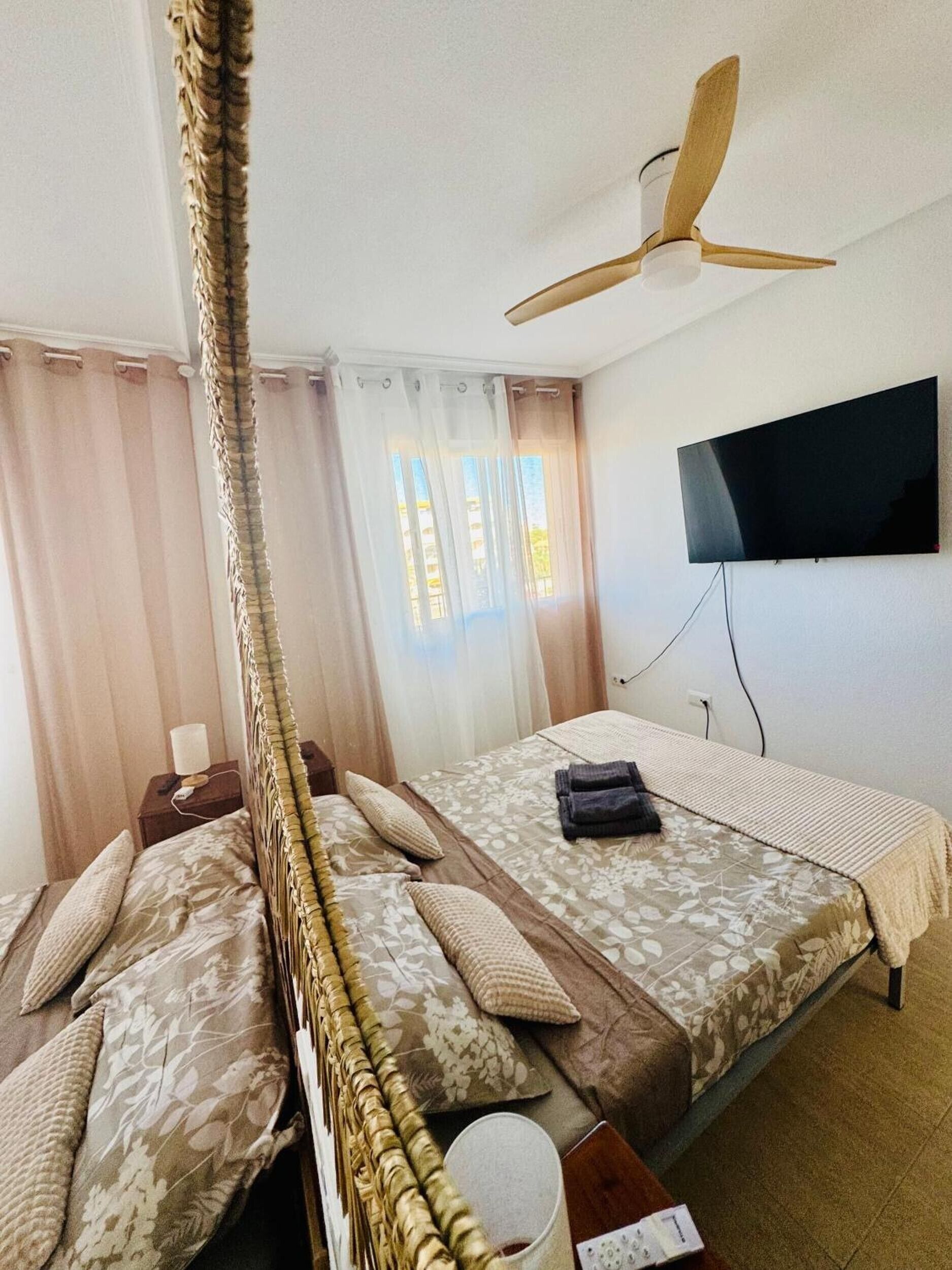 2 quartos, ferros/tábuas de passar roupa, Wi-Fi, roupa de cama