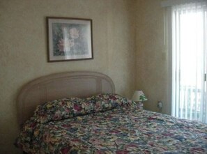 3 bedrooms, iron/ironing board, free WiFi, bed sheets - 2 Blocks to Beach & Boardwalk – 3BR/2BA Ocean City Condo (Ocean City)
