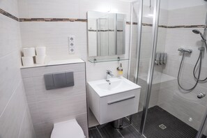 Comfort tweepersoonskamer, niet-roken | Badkamer | Zeep, shampoo, toiletpapier