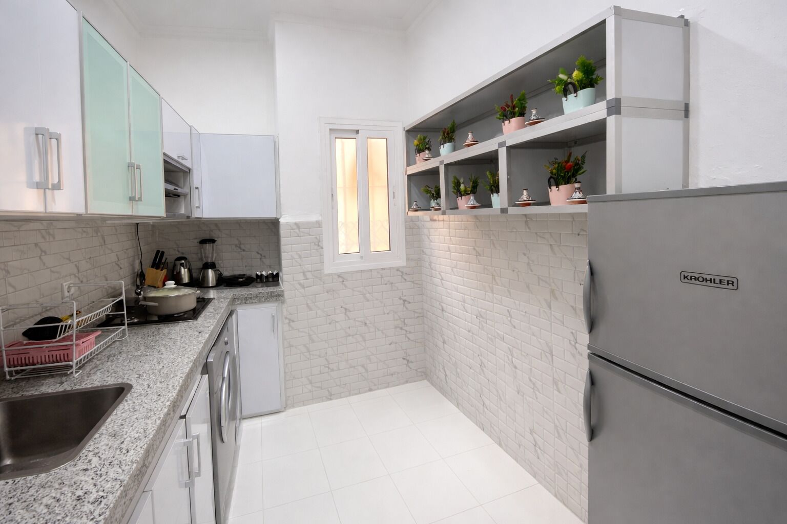 Departamento, balcón, vista a la ciudad | Cocina privada | Tetera eléctrica y tostadora 