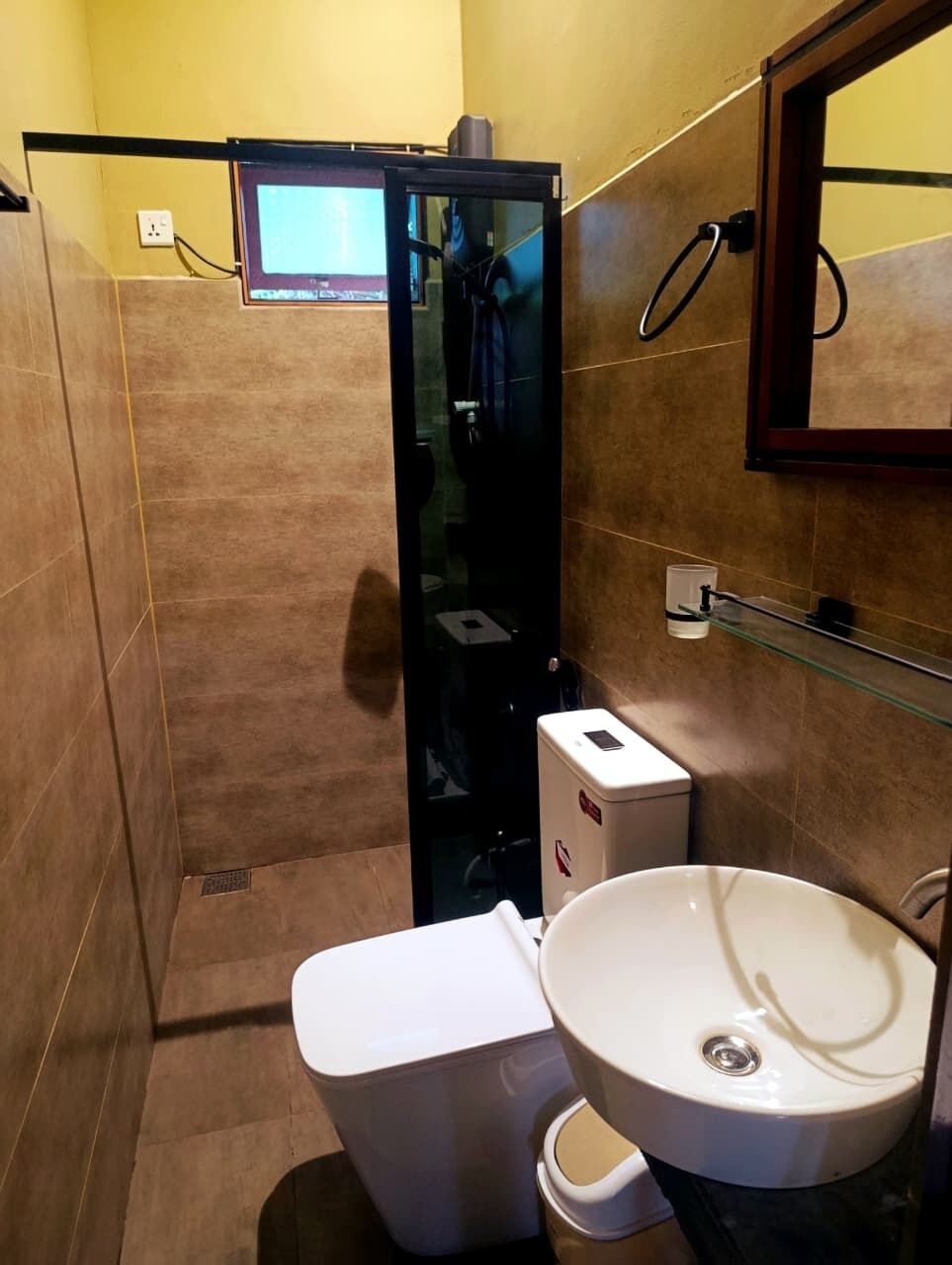 Deluxe Double Room, Garden View | Bathroom | Shower, towels, soap, shampoo