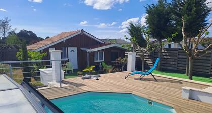 Chalet avec terrasse, piscine et parking à Audenge