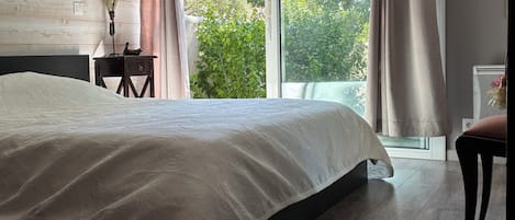 Iron/ironing board, WiFi