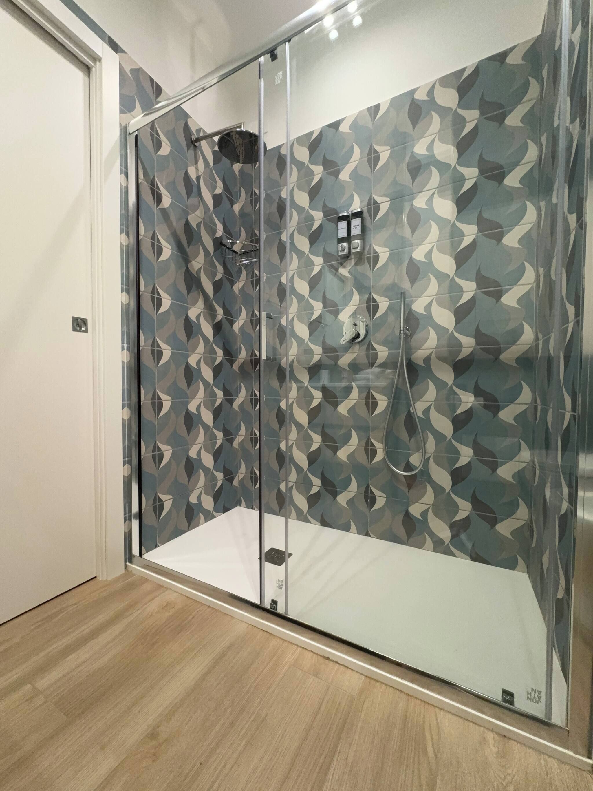 Zimmer, 1 Schlafzimmer, Balkon | Badezimmer