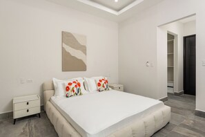 Room - Modern La Caleta Retreat • Walk to the Beach (Coco)