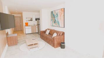 Suite, 1 Bedroom | Living area