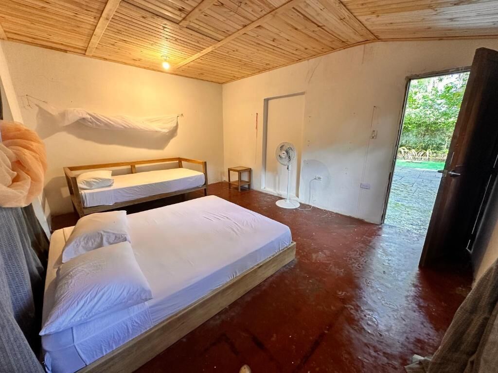 Quarto triplo básico, vista para o jardim | Wi-Fi de cortesia