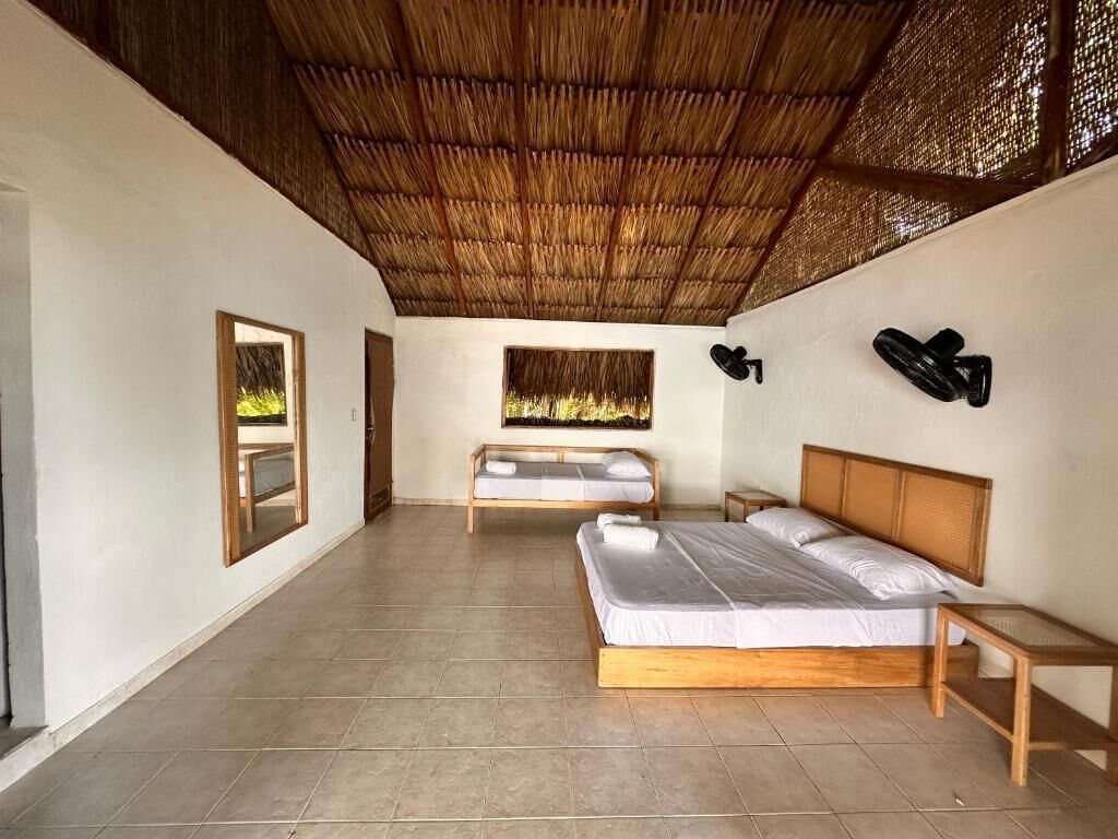 Quarto quádruplo luxo, sacada, vista para o mar | Wi-Fi de cortesia