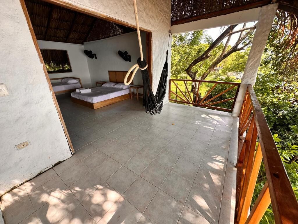 Chambre triple Deluxe, balcon, vue sur la mer | Accès au Wi-Fi (inclus)