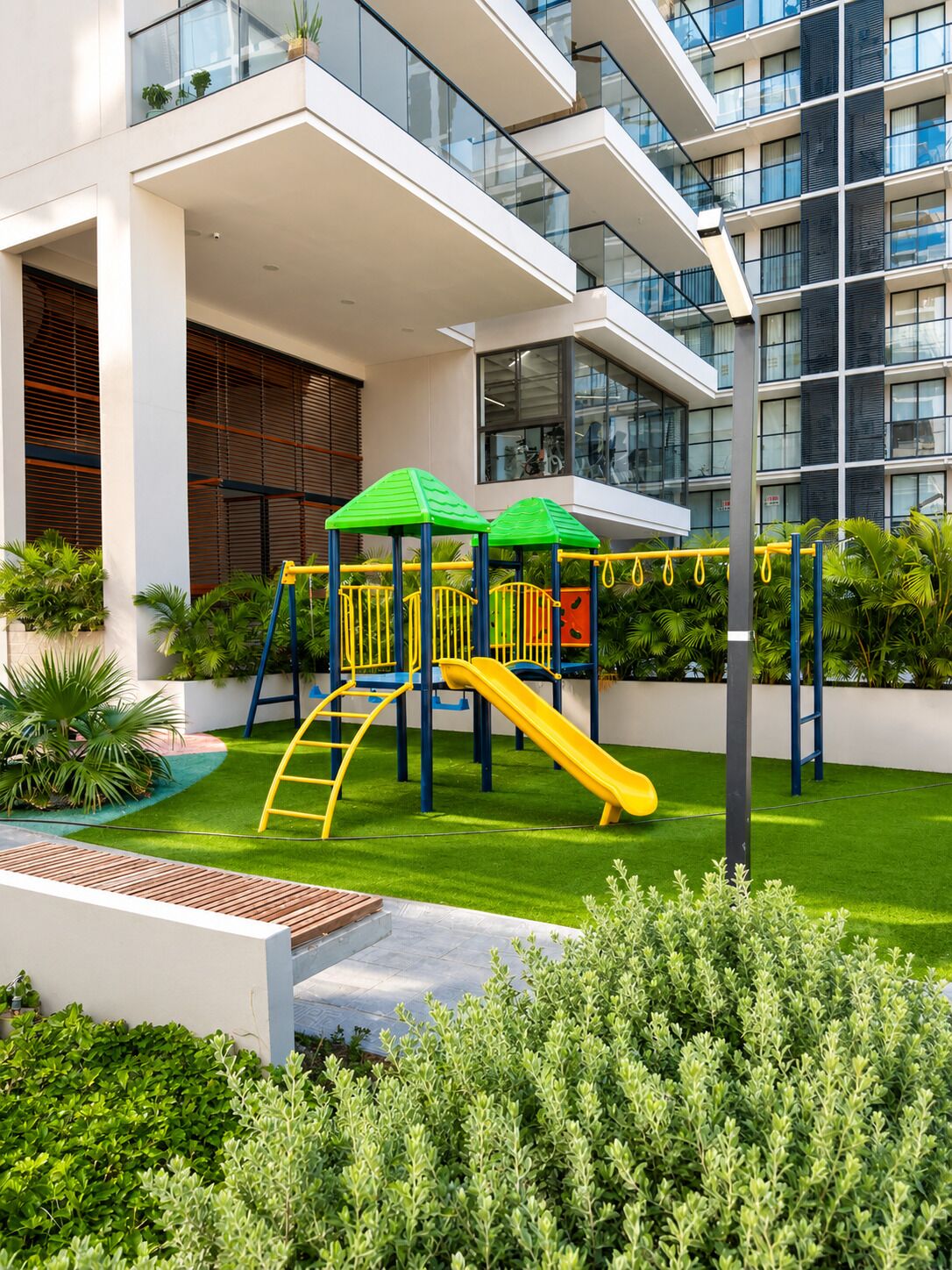 Departamento Confort, balcón, vista al mar | Vista al parque