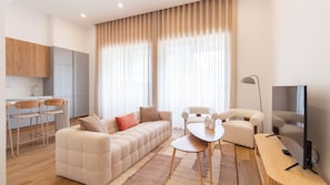 TV - ASTRO Emanuelle E by LovelyStay (Leça da Palmeira)