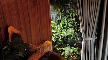 Family Studio, Non Smoking, Garden View | Interior