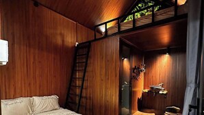 Studio Suite dành cho gia đình, quang cảnh vườn, góc | Bàn, khu vực làm việc phù hợp cho laptop, màn/rèm cản sáng 
