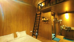 Desk, laptop workspace, blackout drapes, soundproofing - Gac homestay (Hue)