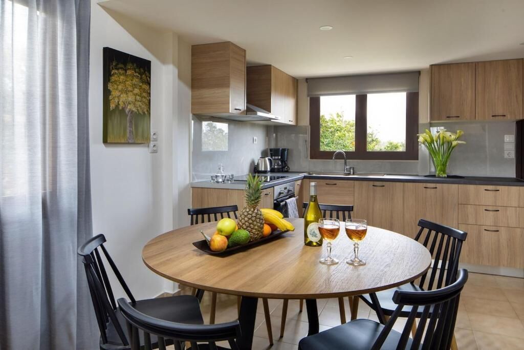 House, 4 Bedrooms, Patio, Garden View | Private kitchen