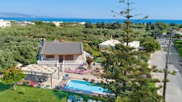 House, 4 Bedrooms, Patio, Garden View | Pool | Outdoor pool