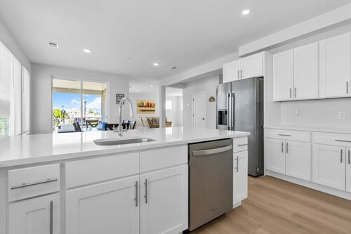 4BR with Rooftop Ocean Views | Luxury Shore Penthouse