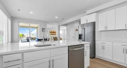 4BR with Rooftop Ocean Views | Luxury Shore Penthouse