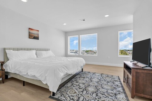 4BR with Rooftop Ocean Views | Luxury Shore Penthouse