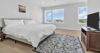 4BR with Rooftop Ocean Views | Luxury Shore Penthouse