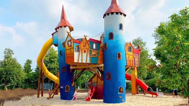 A colorful playground with slides and climbing structures. - ZEN-Bungalow no 7 with Forest serre, sauna and hottub (Rheezerveen)