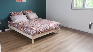 Ferros/tábuas de passar roupa, Wi-Fi, roupa de cama