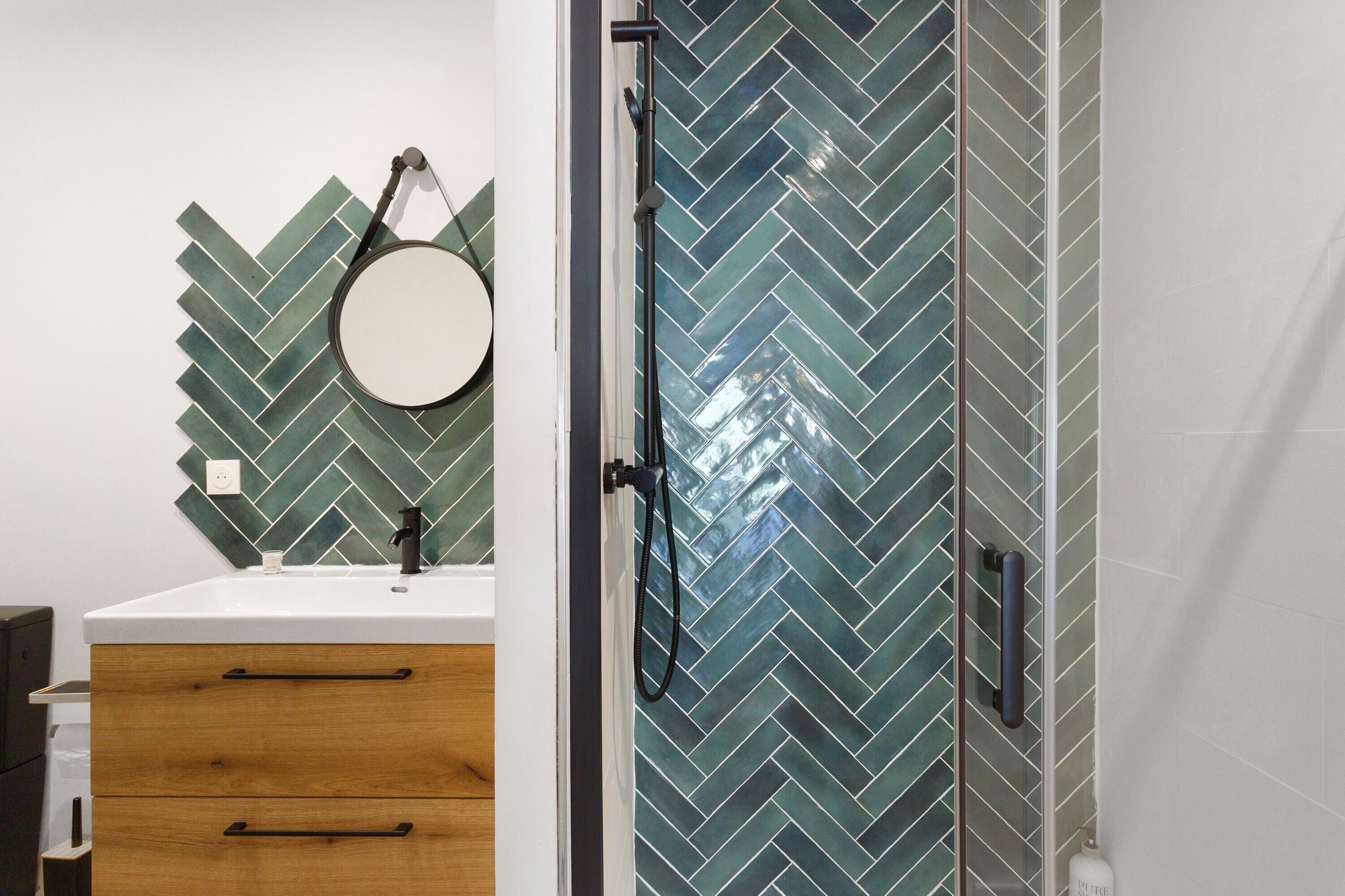 Een douche, een haardroger, handdoeken