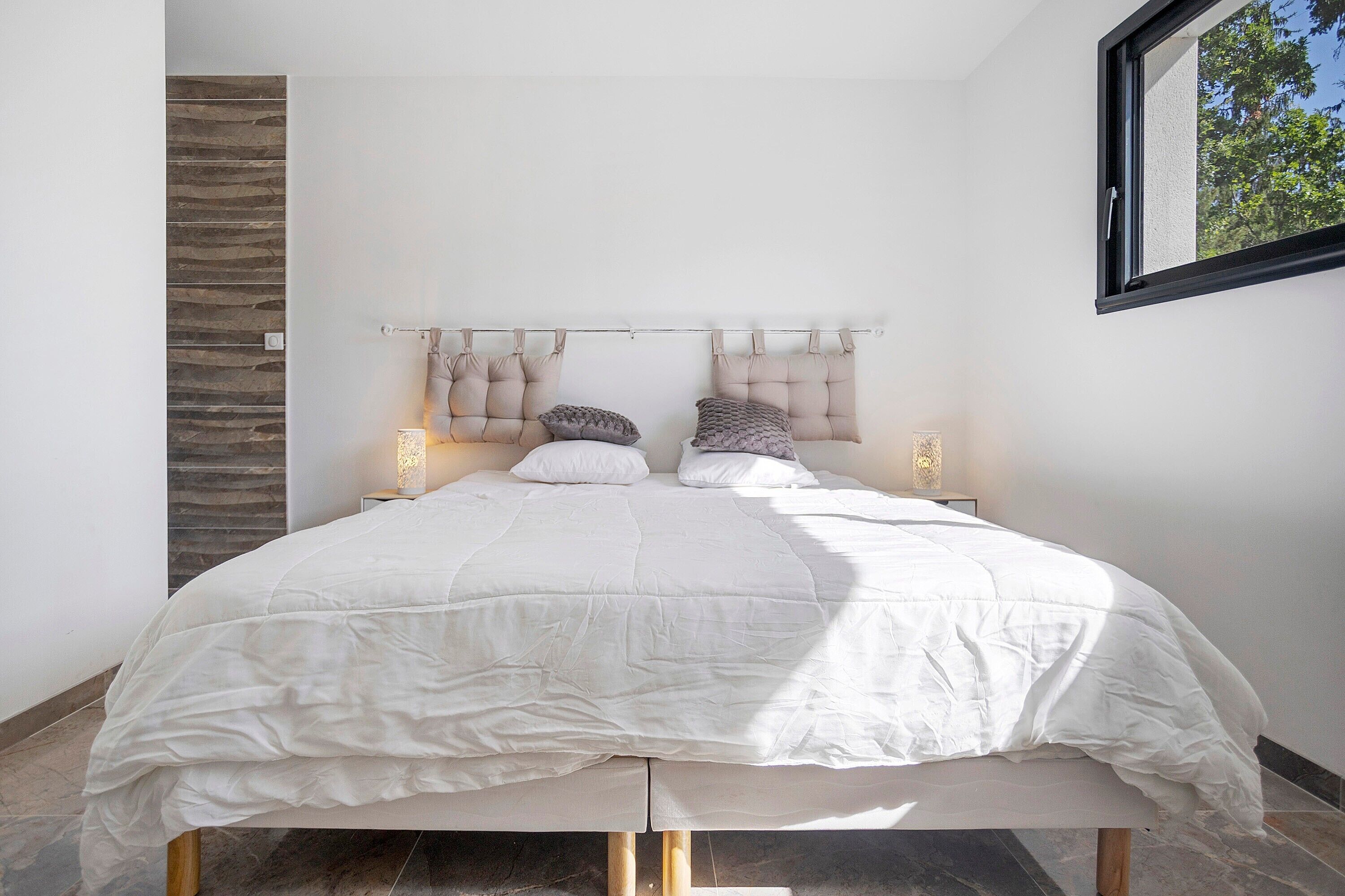 5 chambres, fer et planche à repasser, Wi-Fi