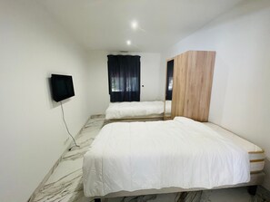 Room - Vacation Home “Villa in the Countryside with Private Pool”, Wi-Fi & Air Conditioning (Beleymas)