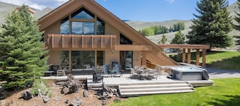 Home on 13 Acres with Private Hot Tub